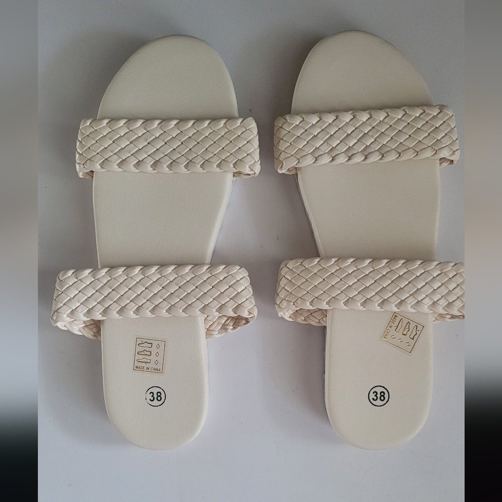 Cream slide size 38
